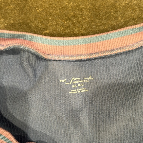 Urban Outfitters out from under top - Picture 2 of 3